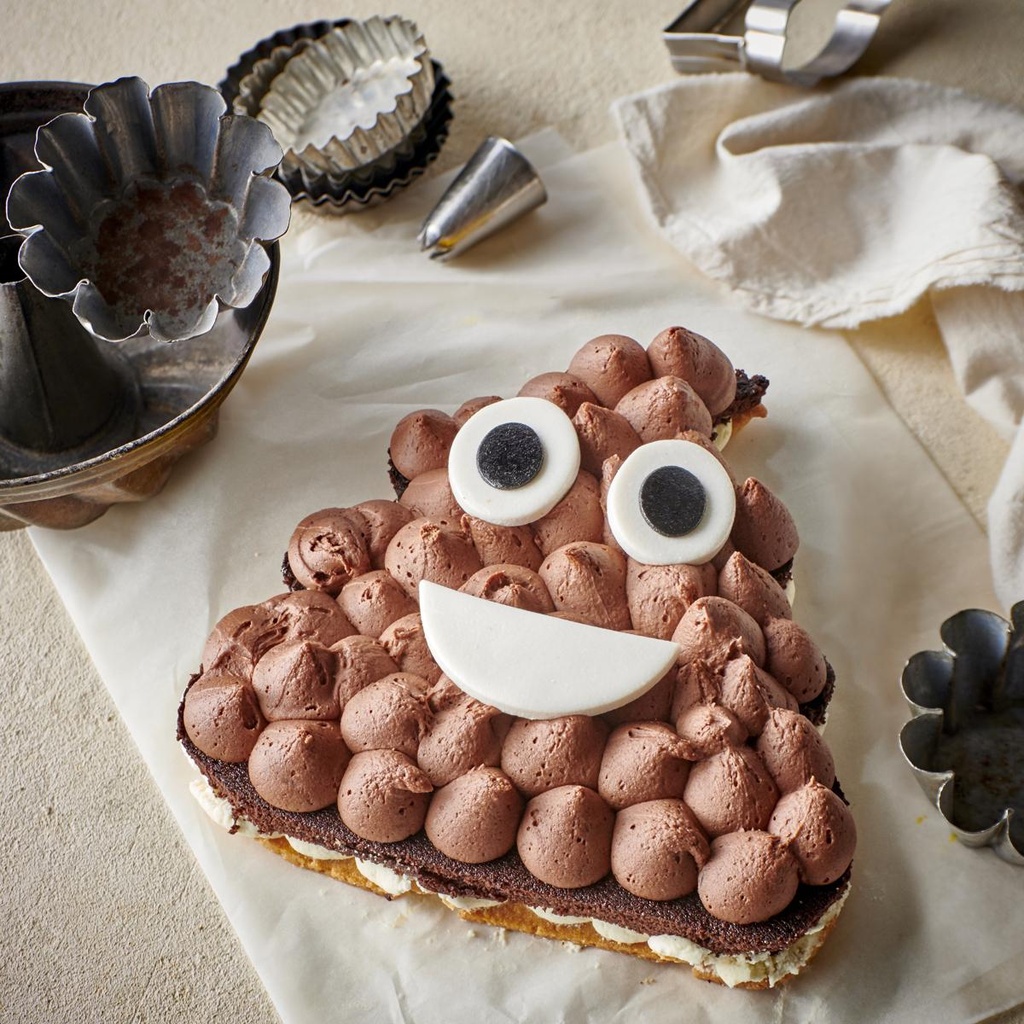 Layercake smiling poop