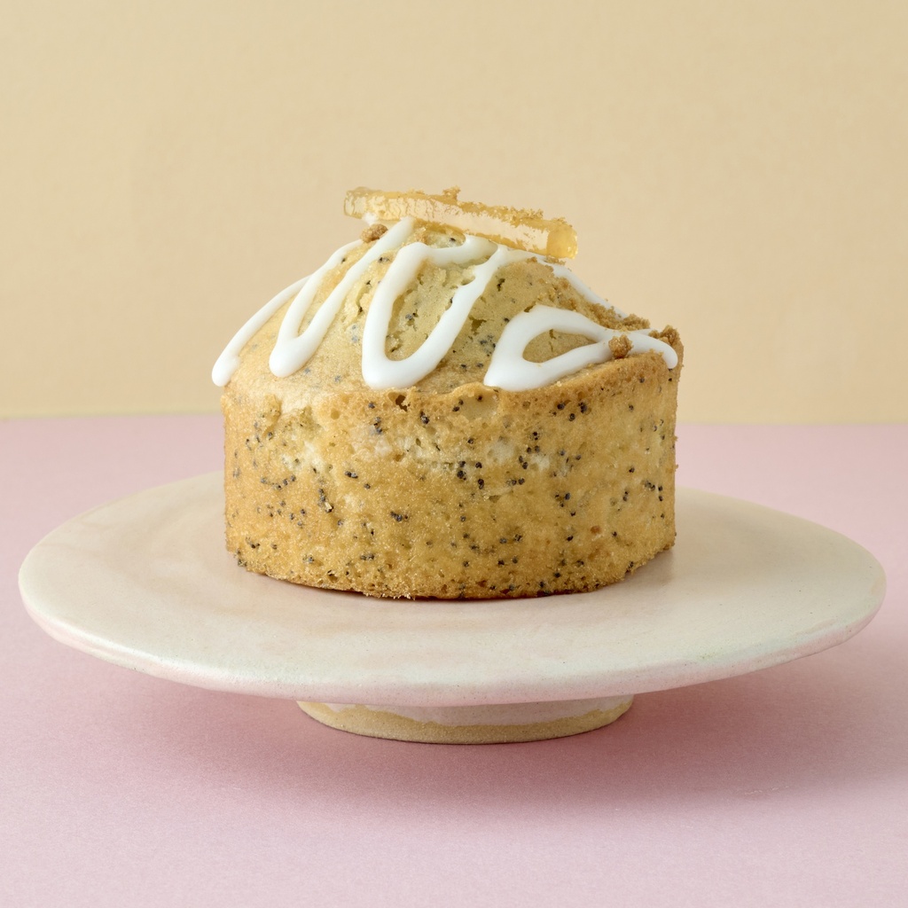 Lemon poppy seed cake round (vegan) 