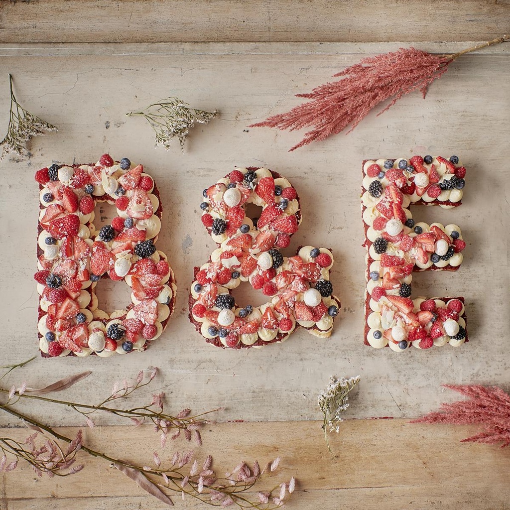 Gâteau de mariage aux fruits rouges